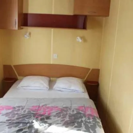 Campsite Camping 3 Etoiles - Piscine - Eeefai *