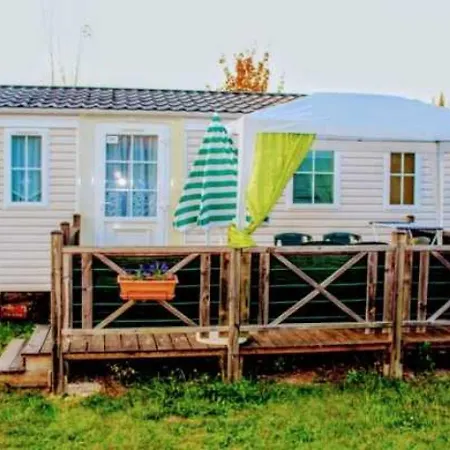 Campsite Camping 3 Etoiles - Piscine - Eeefai Verteillac